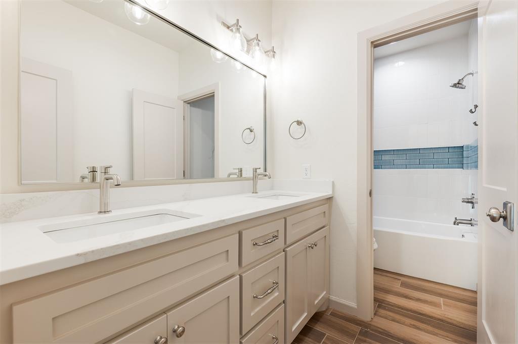 2401 Heathery Park Property Photo 31