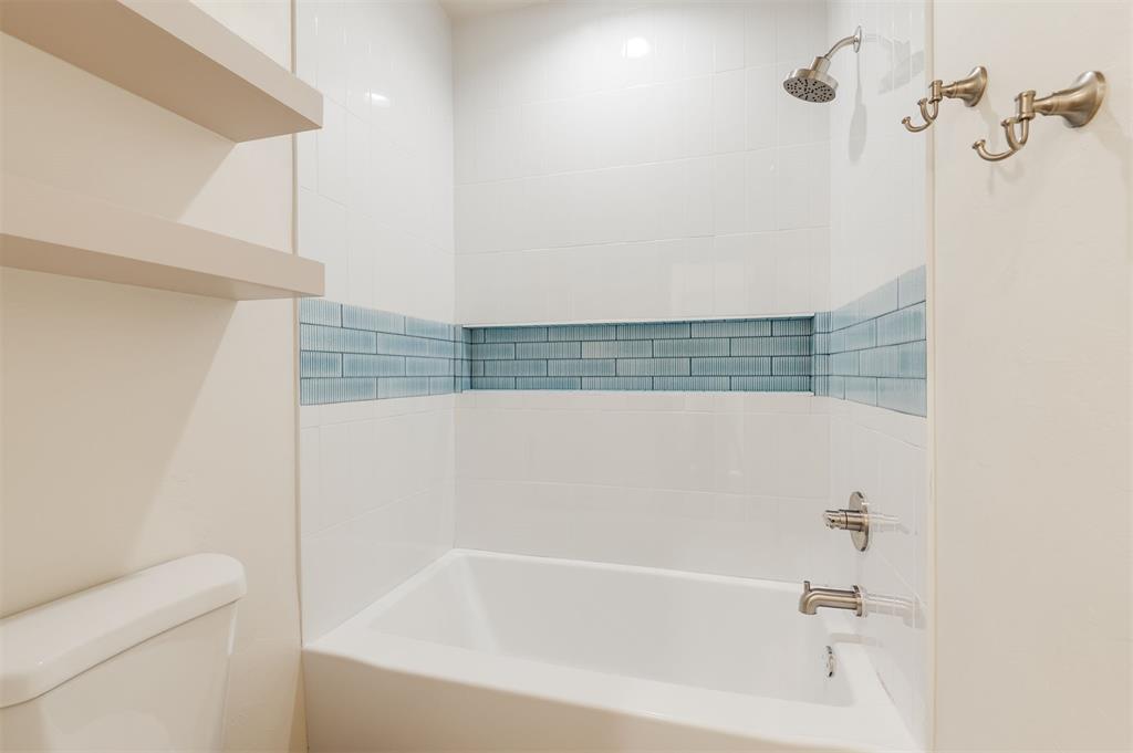 2401 Heathery Park Property Photo 32