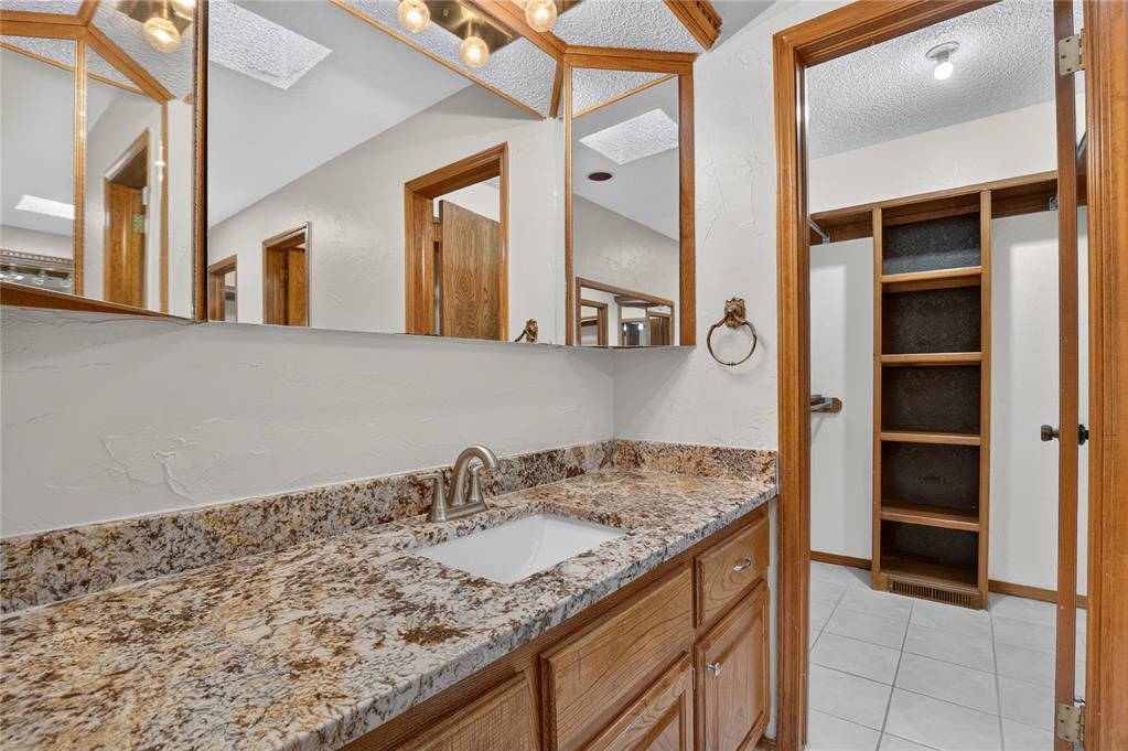908 Carfax Road Property Photo 23