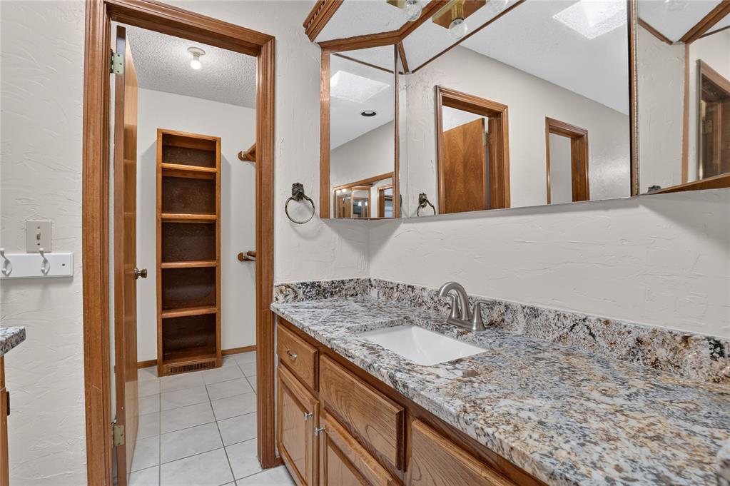 908 Carfax Road Property Photo 24