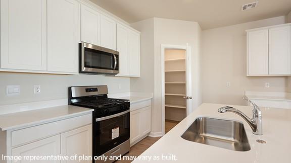 4917 Maleah Avenue Property Photo 6