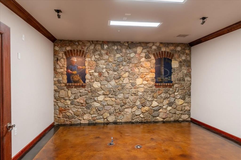 4242 N Meridian Avenue Property Photo 13