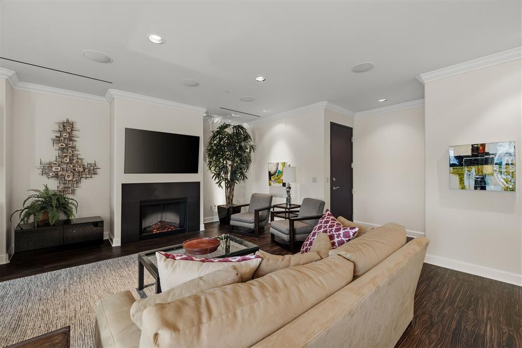 200 S Oklahoma Avenue 309 Property Photo 2