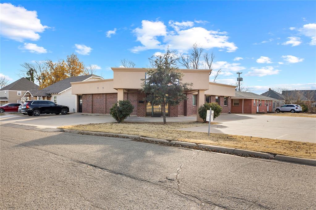 424 N State Street Property Photo 1