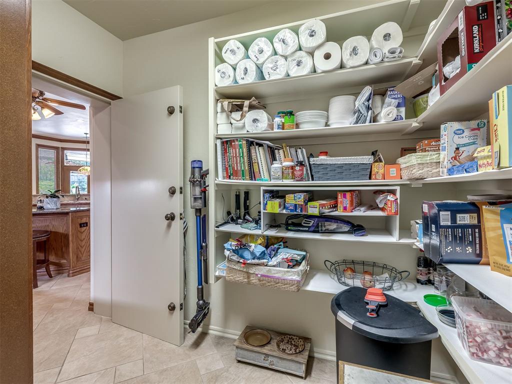 905 Stone Creek Boulevard Property Photo 18