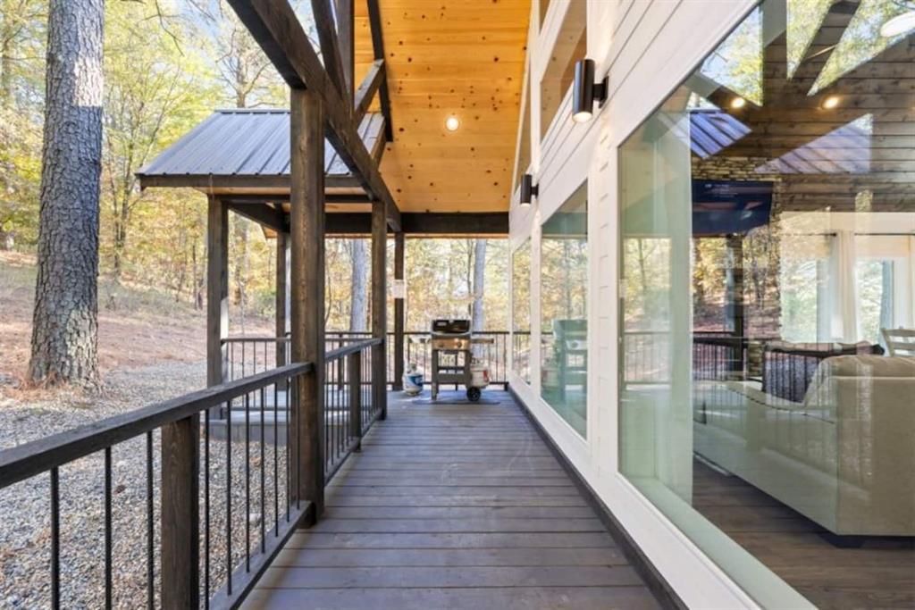 128 Sharp Holly Trail Property Photo 8