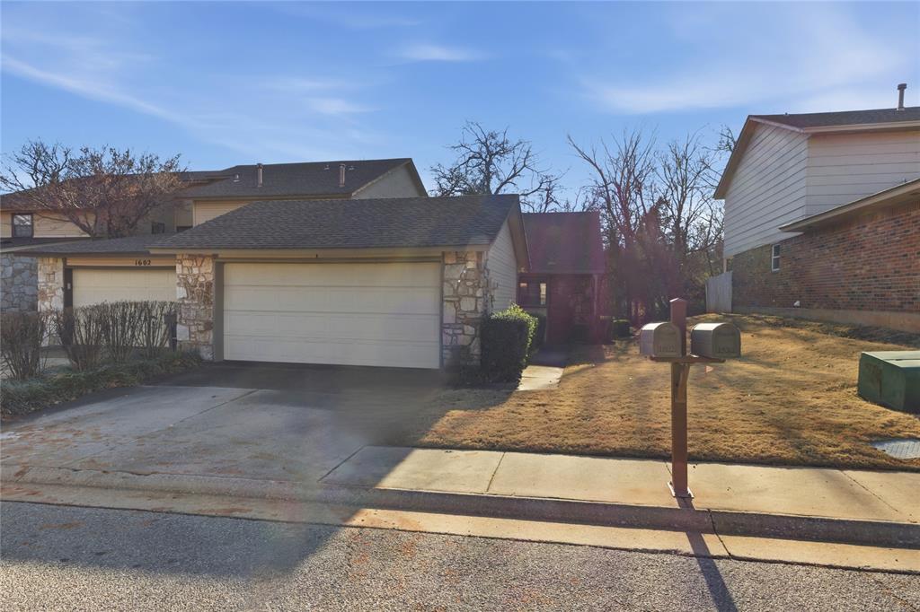 1530 Fall Creek Drive Property Photo 1
