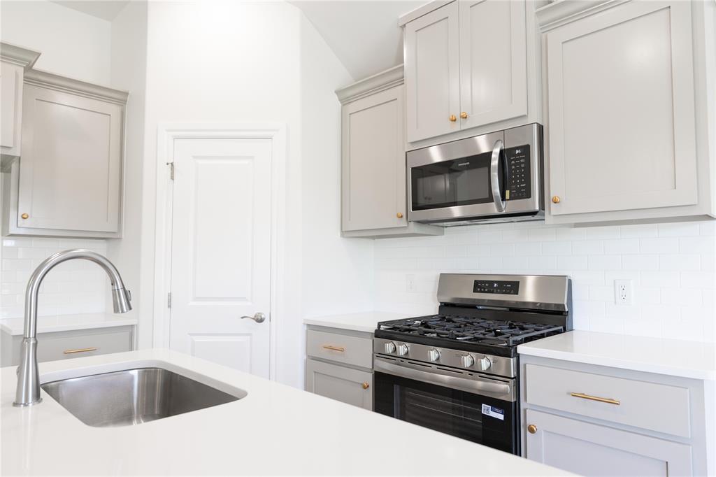 2216 Nw 170th Street Property Photo 3