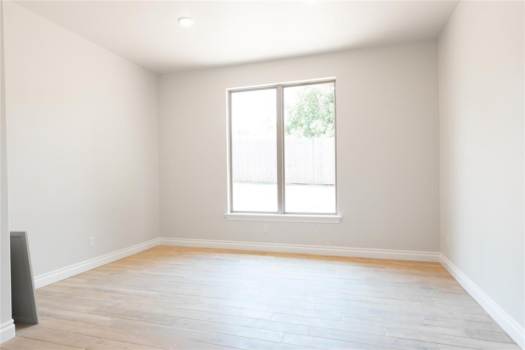 3305 Broadmoore Drive Property Photo 8