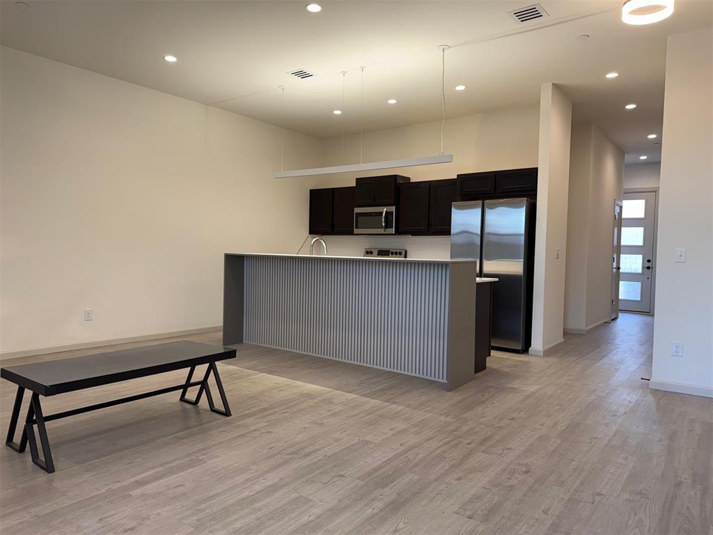575 S Fretz Avenue Property Photo 4