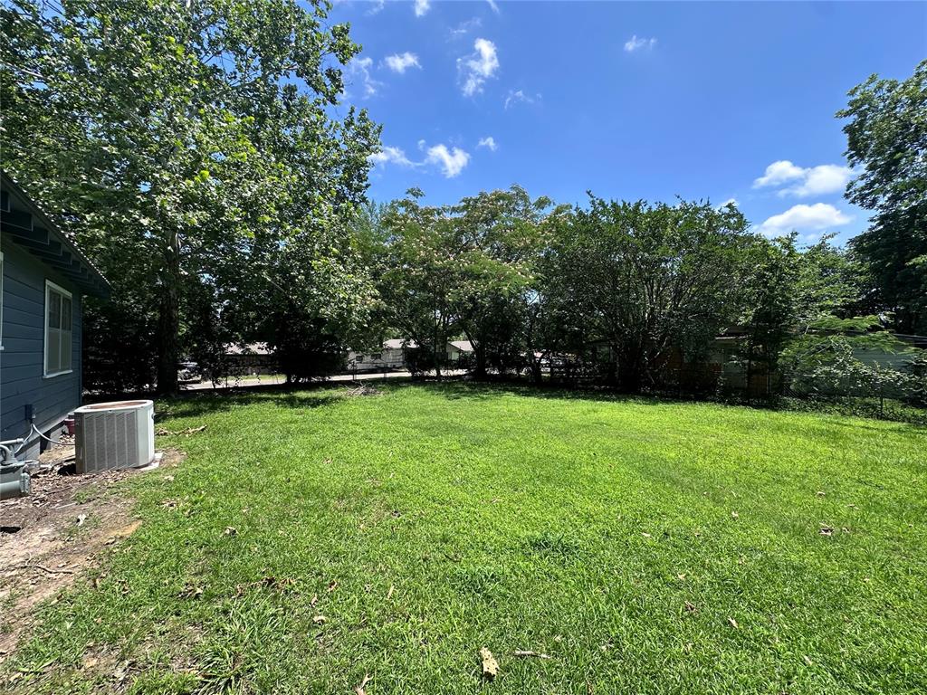 811 N Broadway Street Property Photo 6