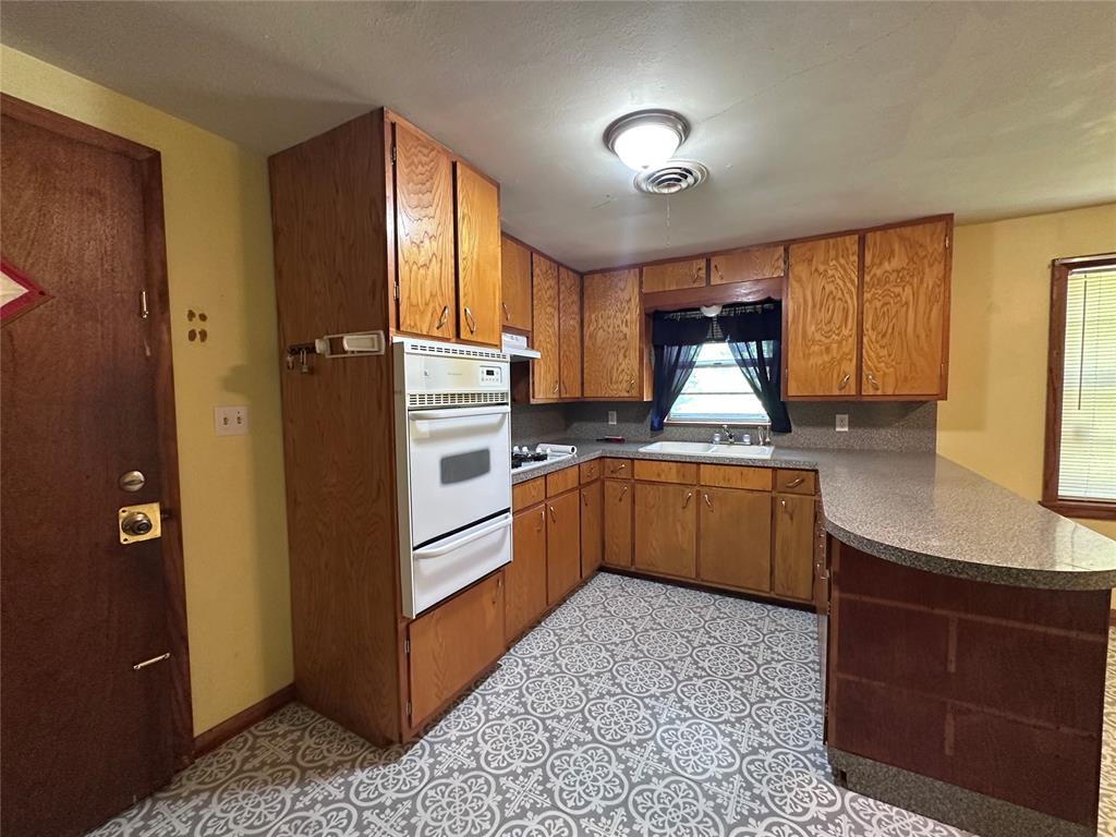811 N Broadway Street Property Photo 7