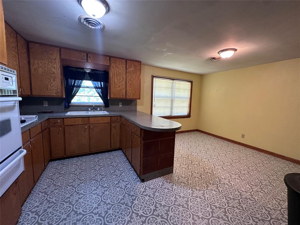 811 N Broadway Street Property Photo 12