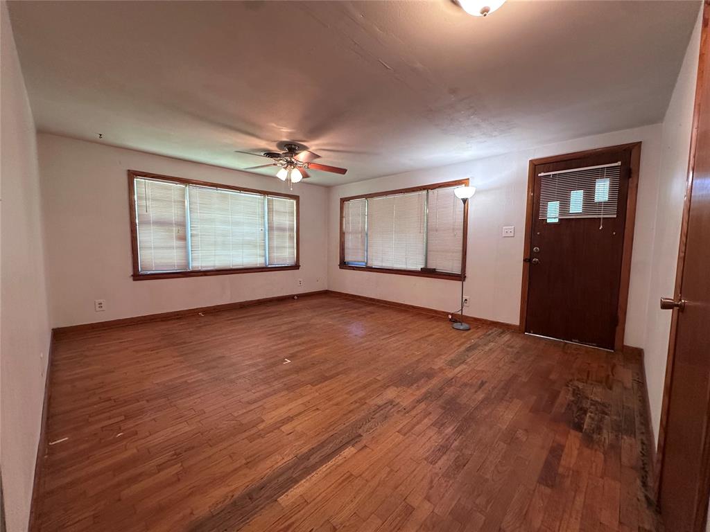 811 N Broadway Street Property Photo 15