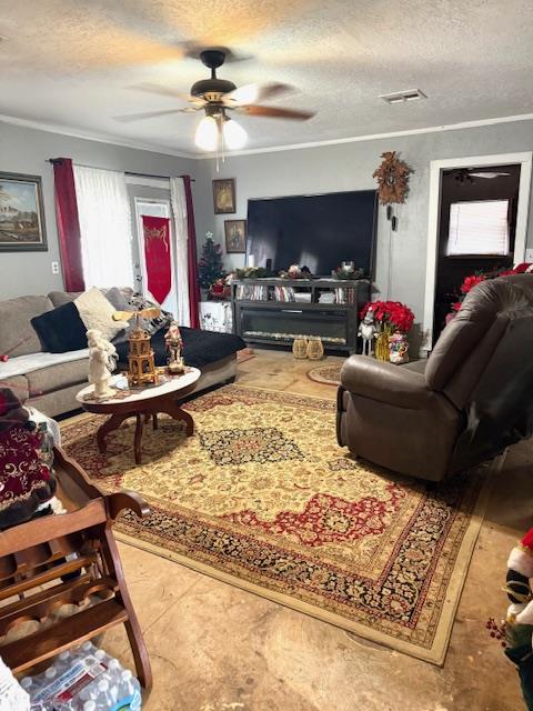 723 E 9th Street Property Photo 2
