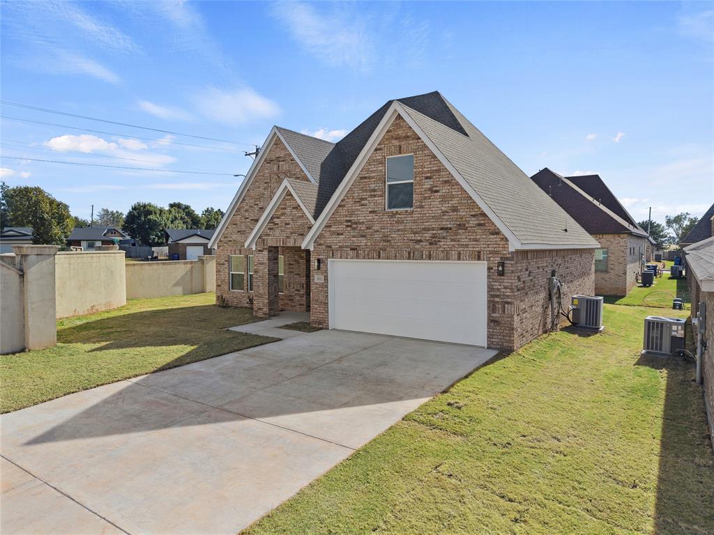 811 Venice Court Property Photo 1