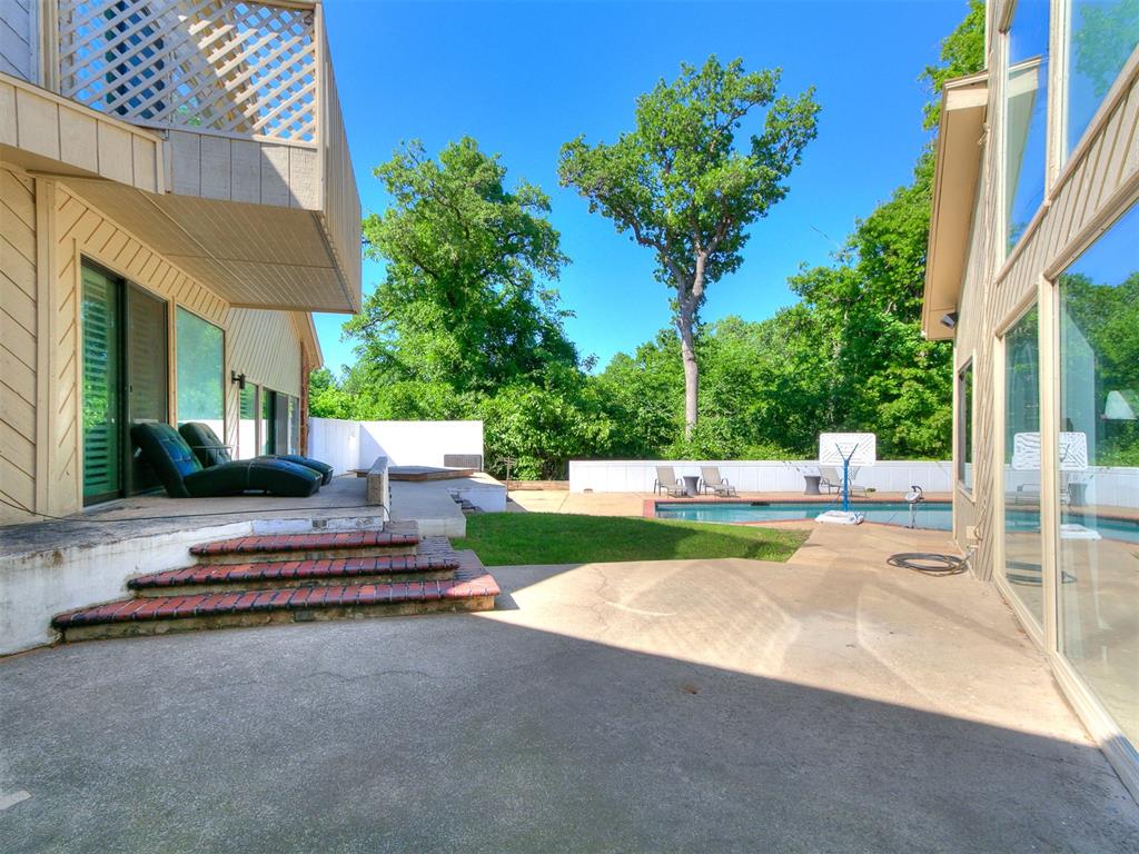 913 Oak Tree Drive Property Photo 4