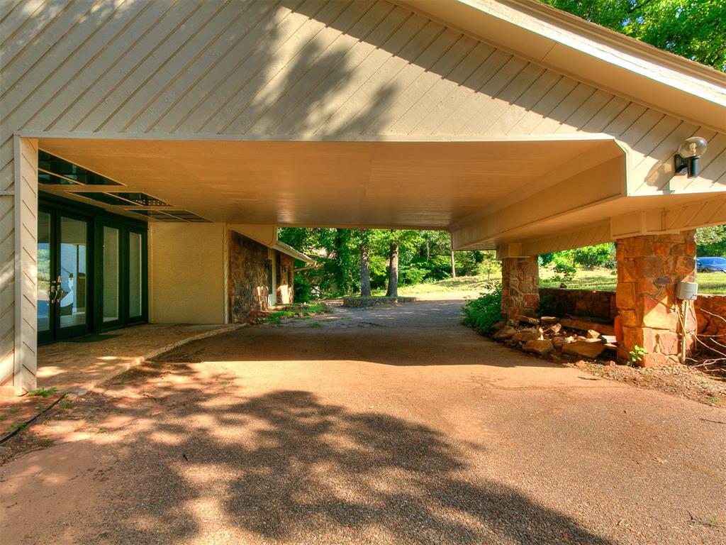 913 Oak Tree Drive Property Photo 8