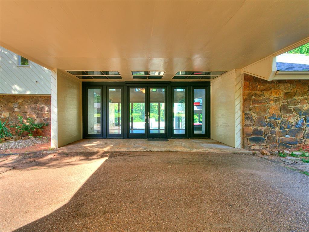913 Oak Tree Drive Property Photo 9
