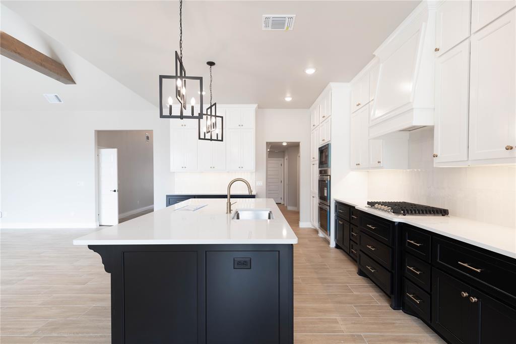 8704 Kate Crossing Property Photo 6