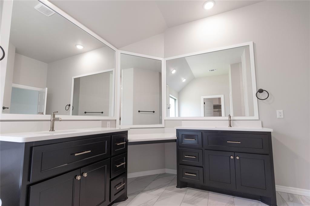 8704 Kate Crossing Property Photo 10