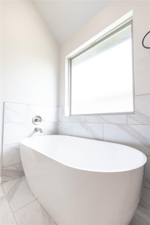 8704 Kate Crossing Property Photo 11