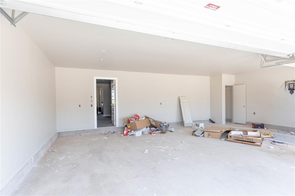 9217 Nw 86th Street Property Photo 24