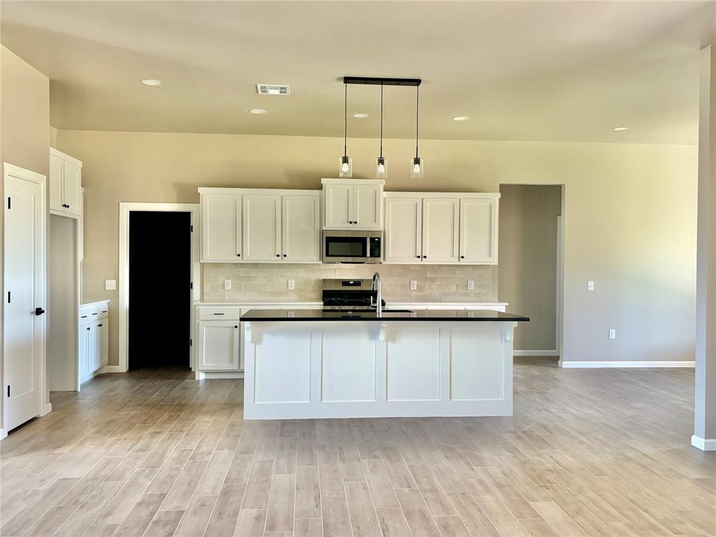 213 Shavano Street Property Photo 5