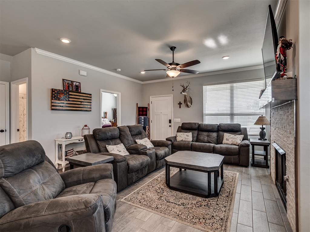 1920 Bellatona Boulevard Property Photo 4