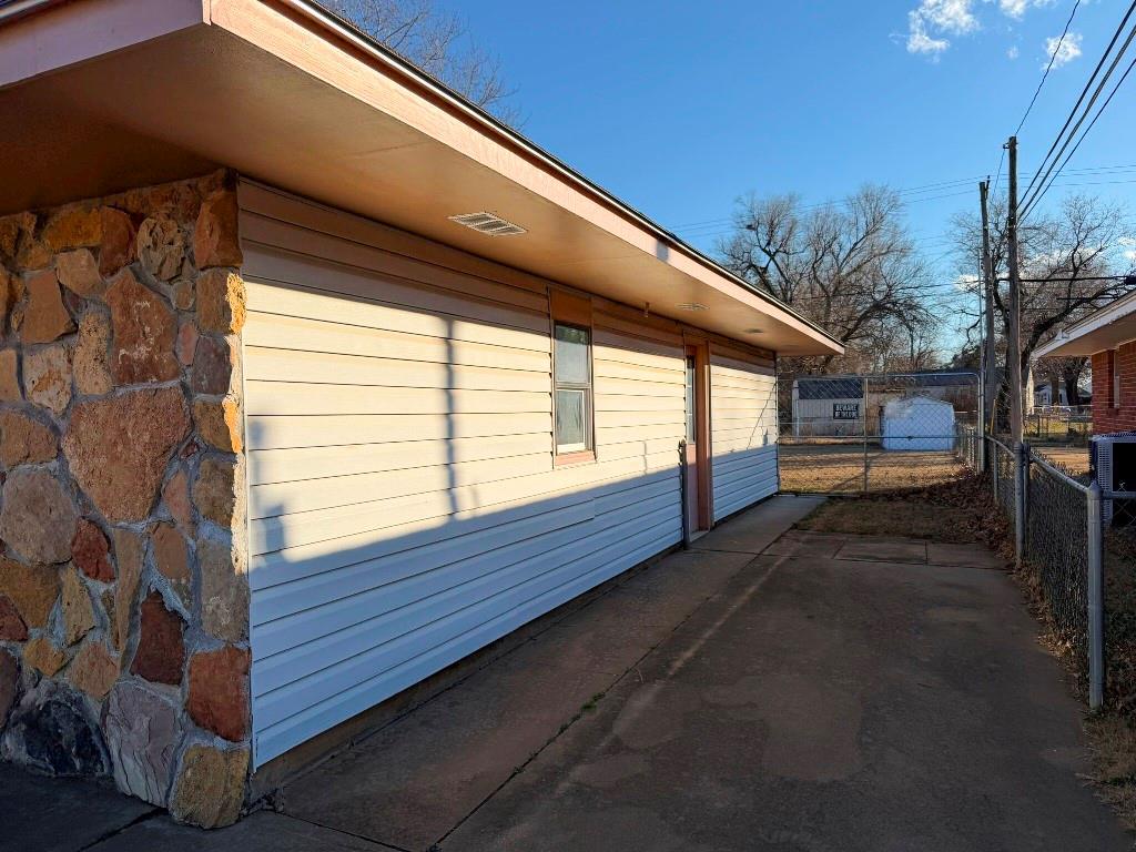 1329 W Thompson Avenue Property Photo 2