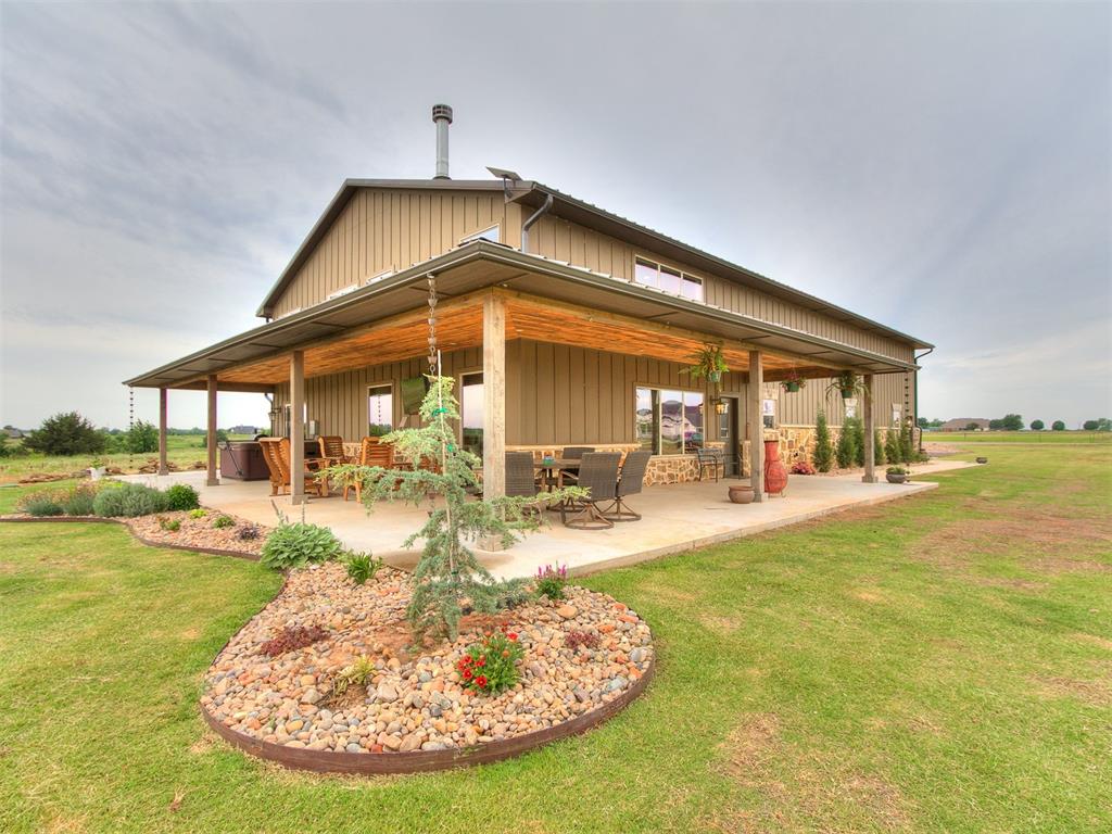 7562 NW Lorraine Drive Property Photo 1