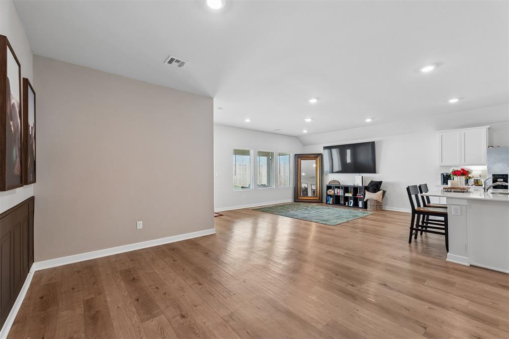9049 Nw 149th Street Property Photo 4