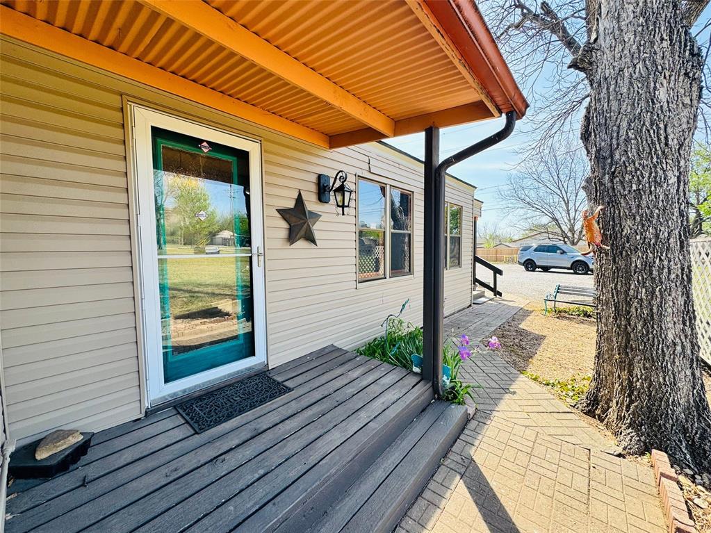 1510 W Gore Boulevard Property Photo 4