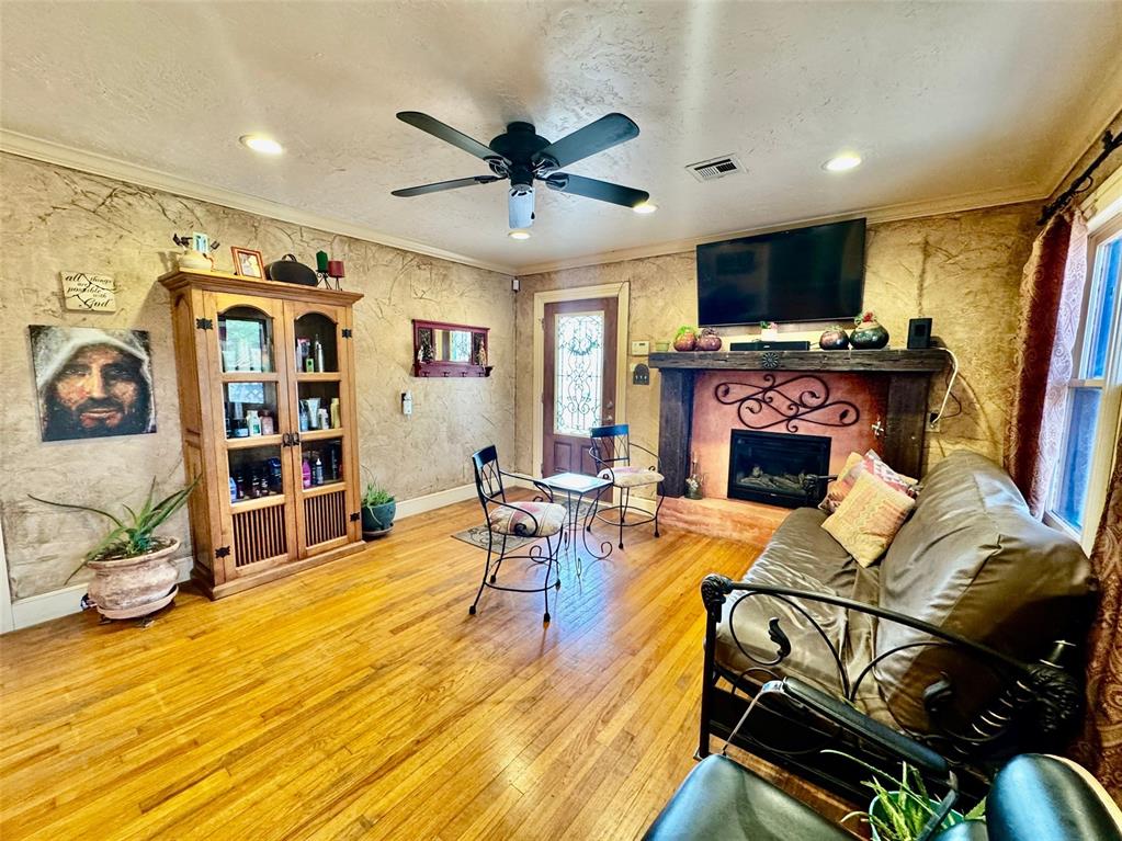 1510 W Gore Boulevard Property Photo 6
