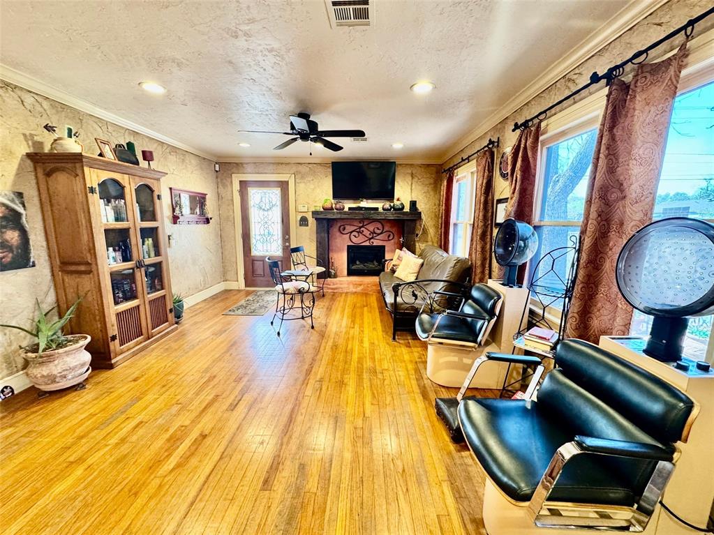 1510 W Gore Boulevard Property Photo 10