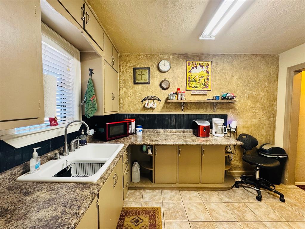 1510 W Gore Boulevard Property Photo 12