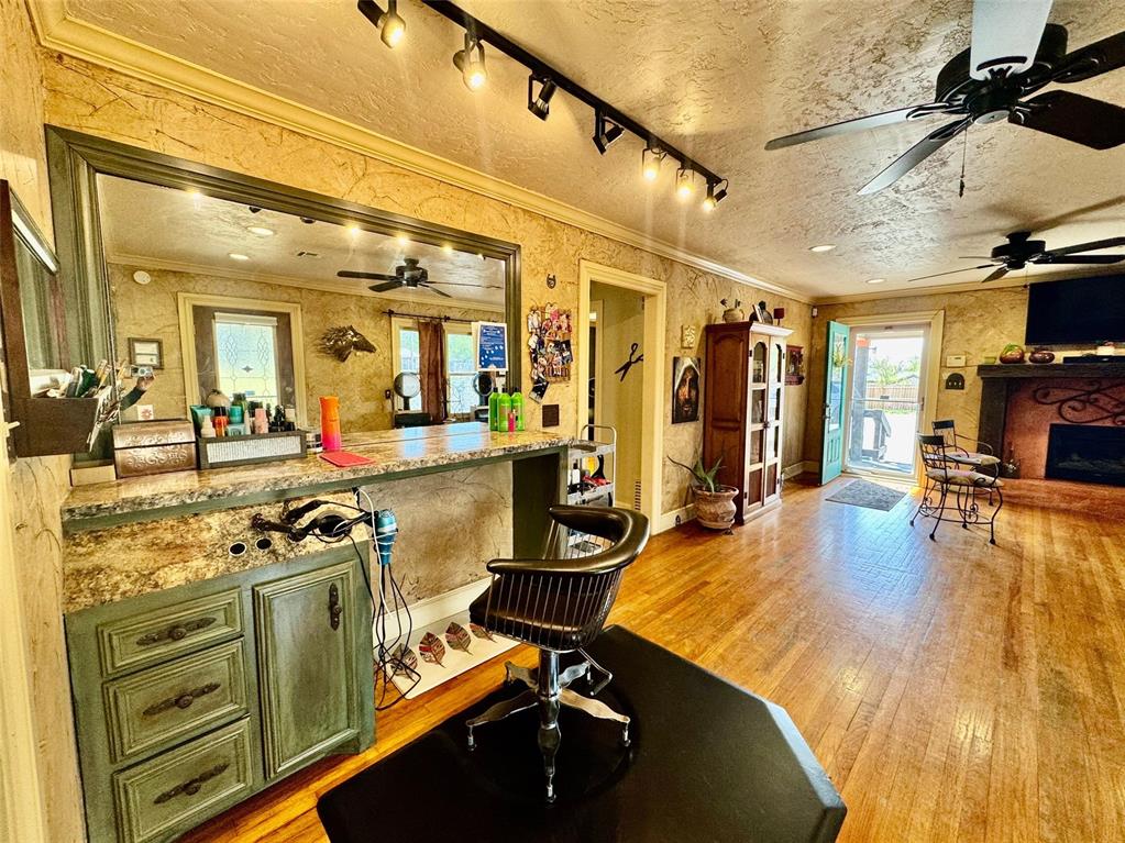 1510 W Gore Boulevard Property Photo 13