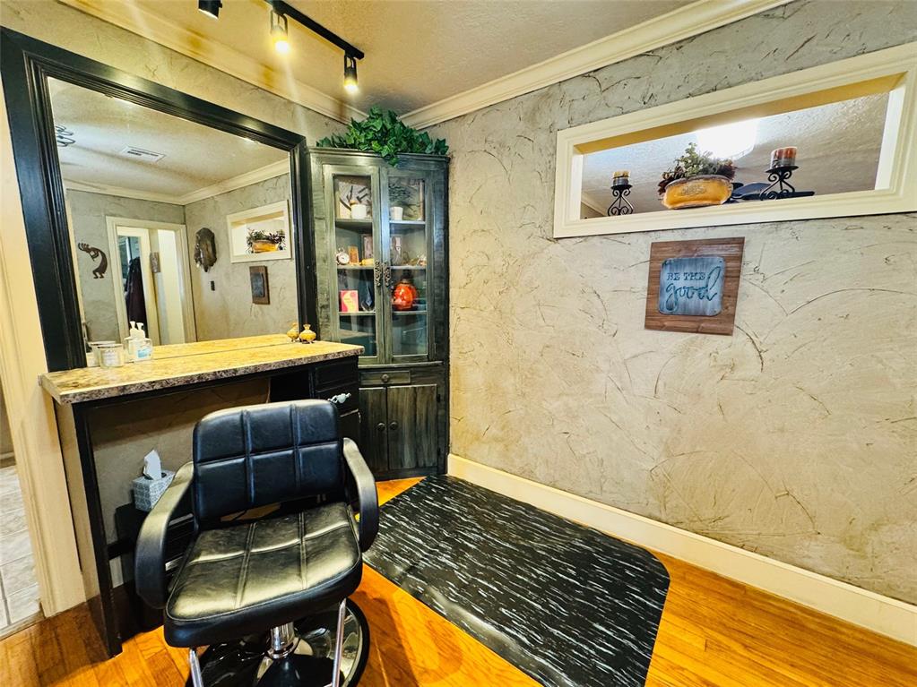 1510 W Gore Boulevard Property Photo 14