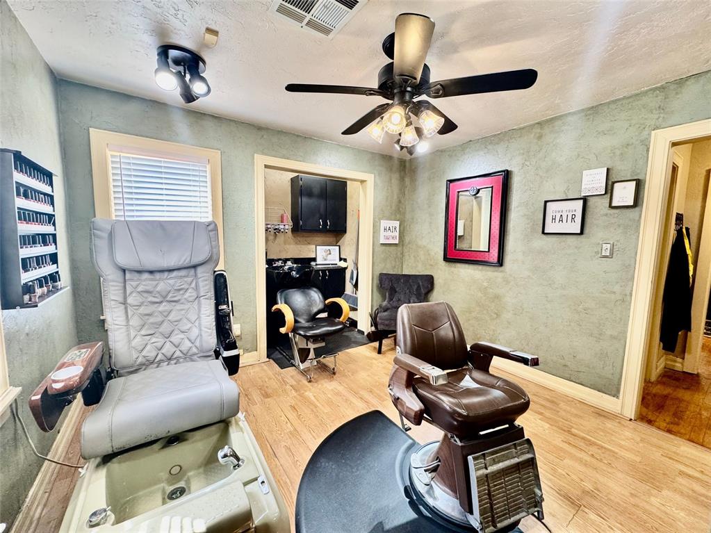 1510 W Gore Boulevard Property Photo 17
