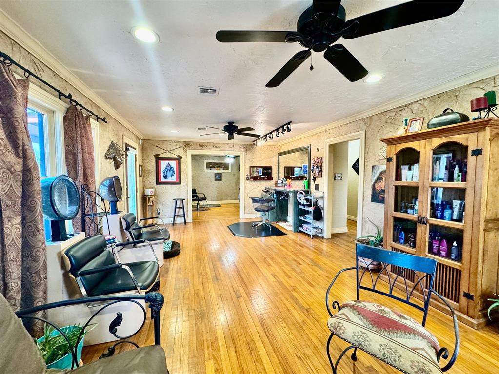 1510 W Gore Boulevard Property Photo 19