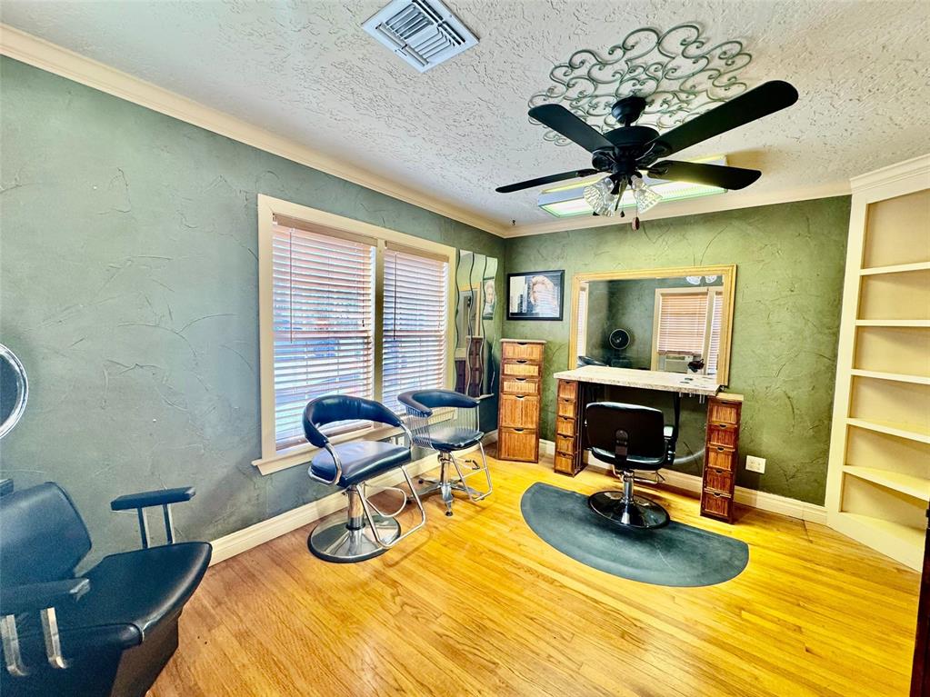 1510 W Gore Boulevard Property Photo 22