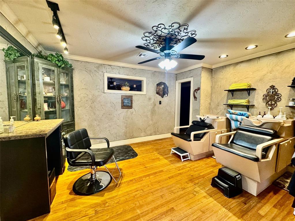 1510 W Gore Boulevard Property Photo 23