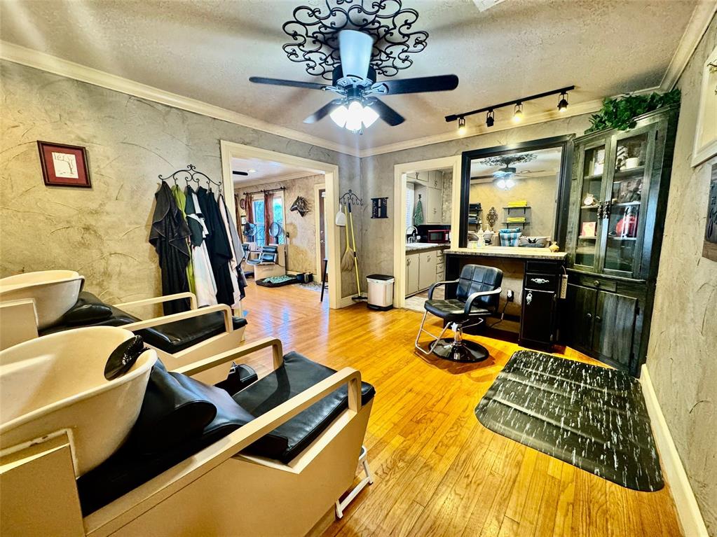 1510 W Gore Boulevard Property Photo 24