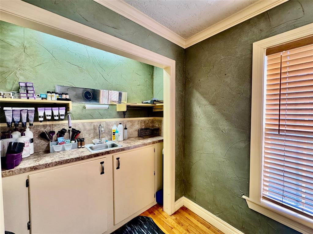 1510 W Gore Boulevard Property Photo 28