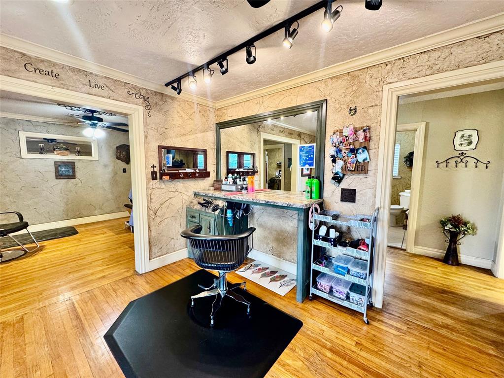 1510 W Gore Boulevard Property Photo 29