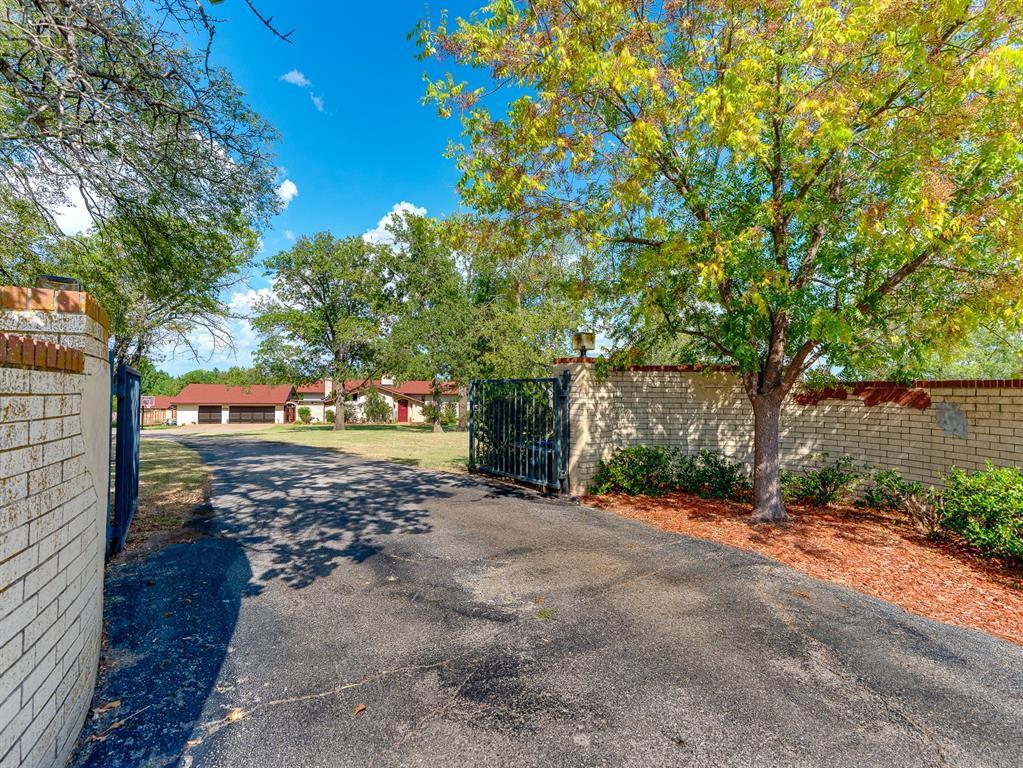 1404 Charles Drive Property Photo 1