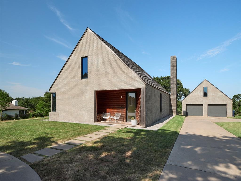8925 Acre View Drive Property Photo 1