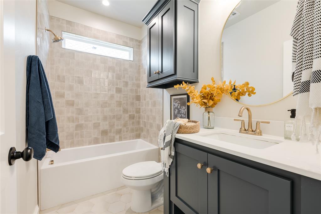 1732 Paseo Place Property Photo 4