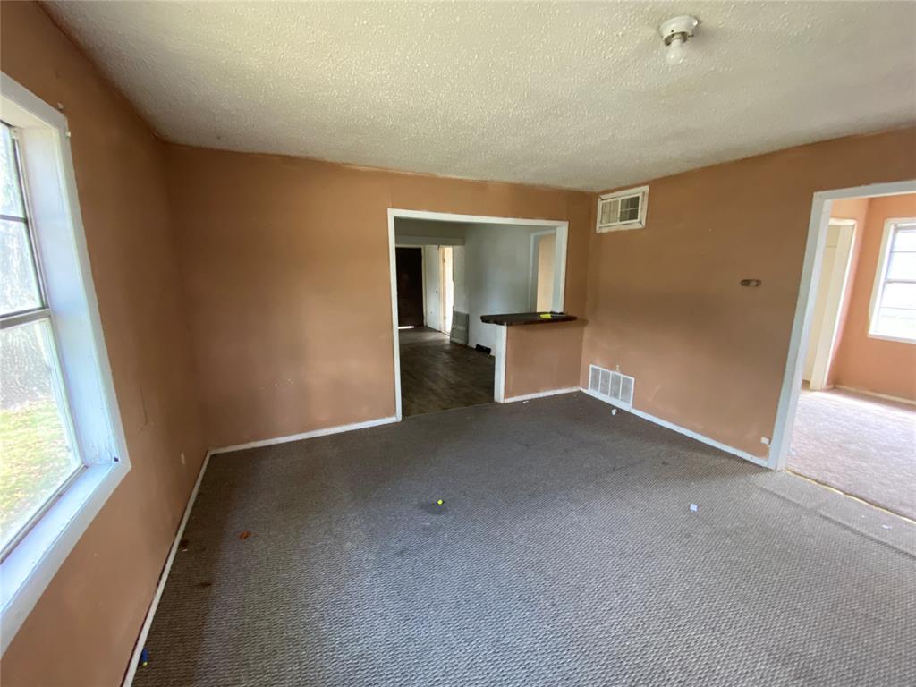 501 E Broadway Property Photo 3