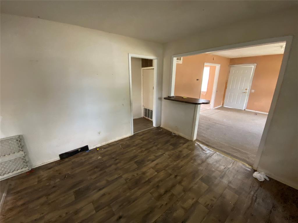 501 E Broadway Property Photo 4